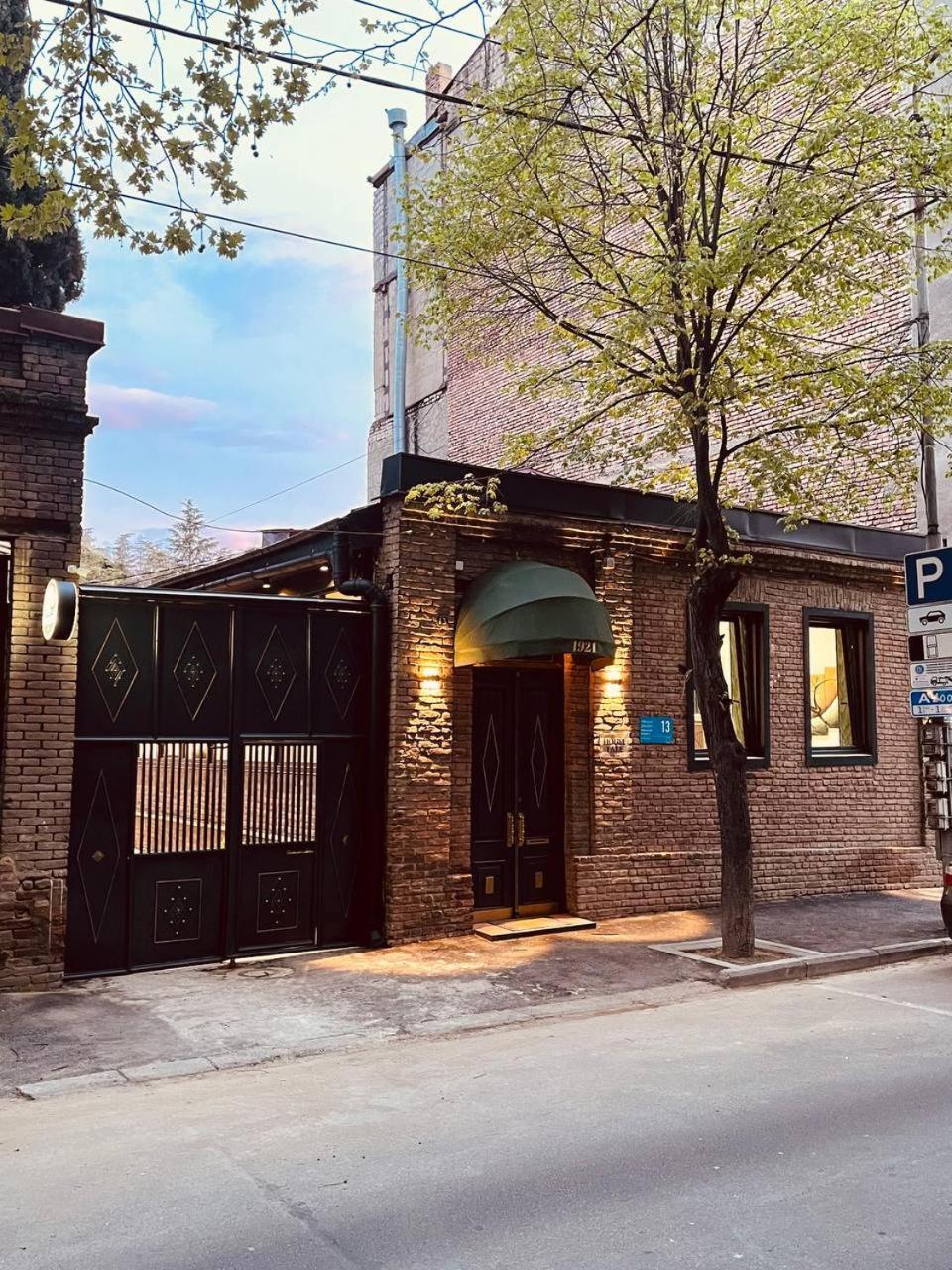 Хостел House Tale 1921 Тбілісі Екстер'єр фото